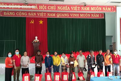 MỪNG XUÂN TÂN SỬU 2021: Tấn Vương trao quà Tết tại tỉnh Quảng Ngãi